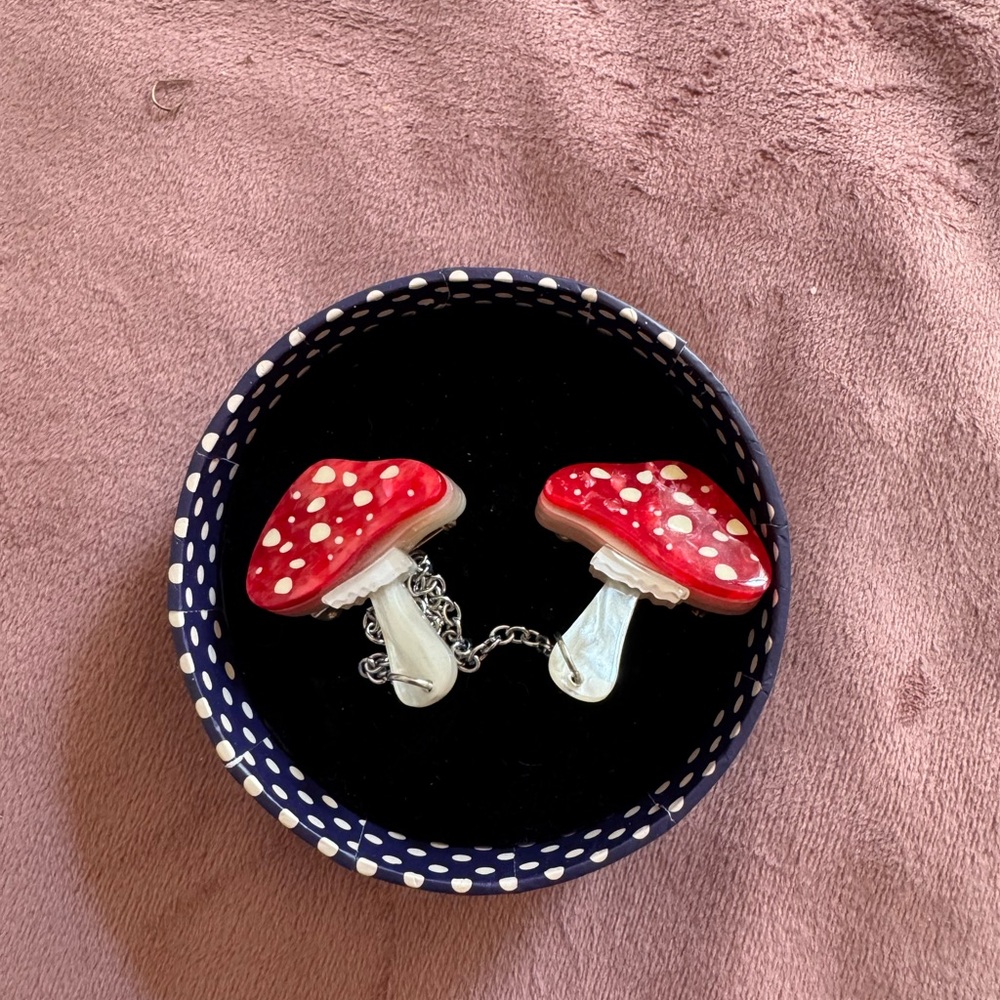 The Spore the Merrier cardigan clip set